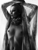 kate-moss-topless-nipples-bared-for-another-man-2587-1